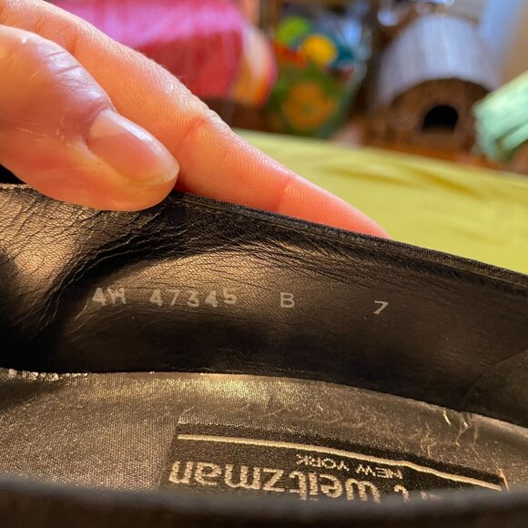 80s Vintage Stuart Weitzman Black Pointed Toe Cloth Pumps with Solid Metal Heel - Picture 8 of 9